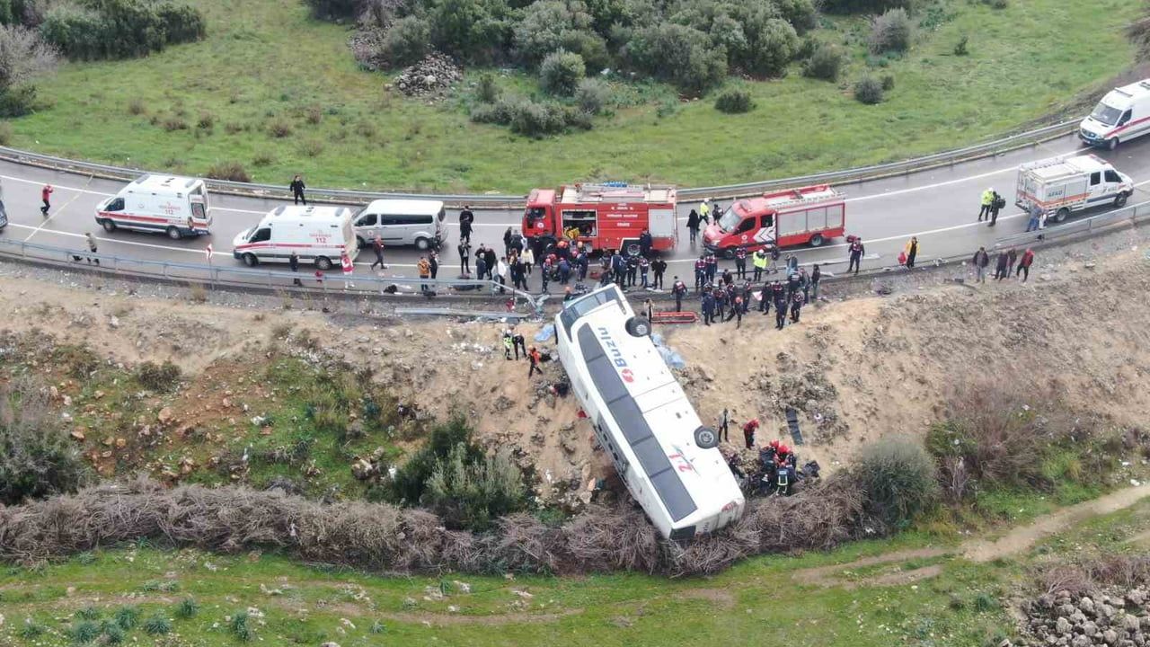 Antalya'da Trafik Kazası: 8 Kayıp, 26 Yaralı