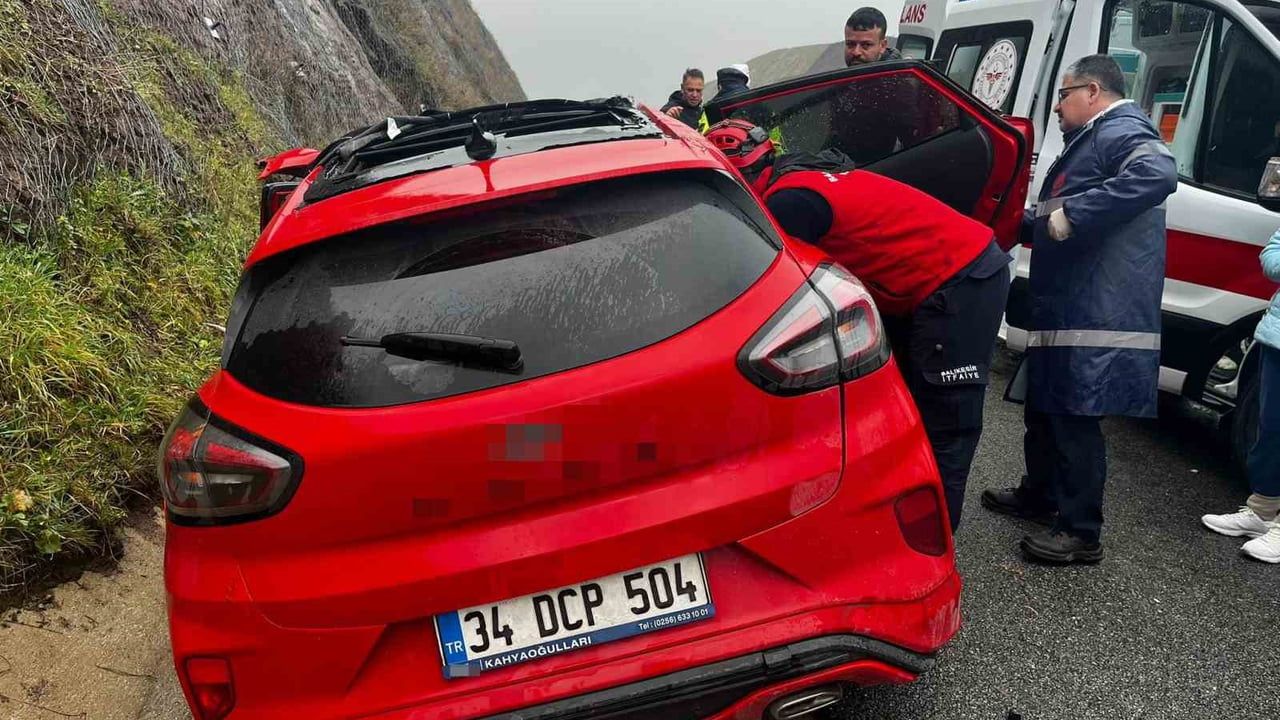 Balıkesir'de Otoyolda Kaza: İki Yaralı