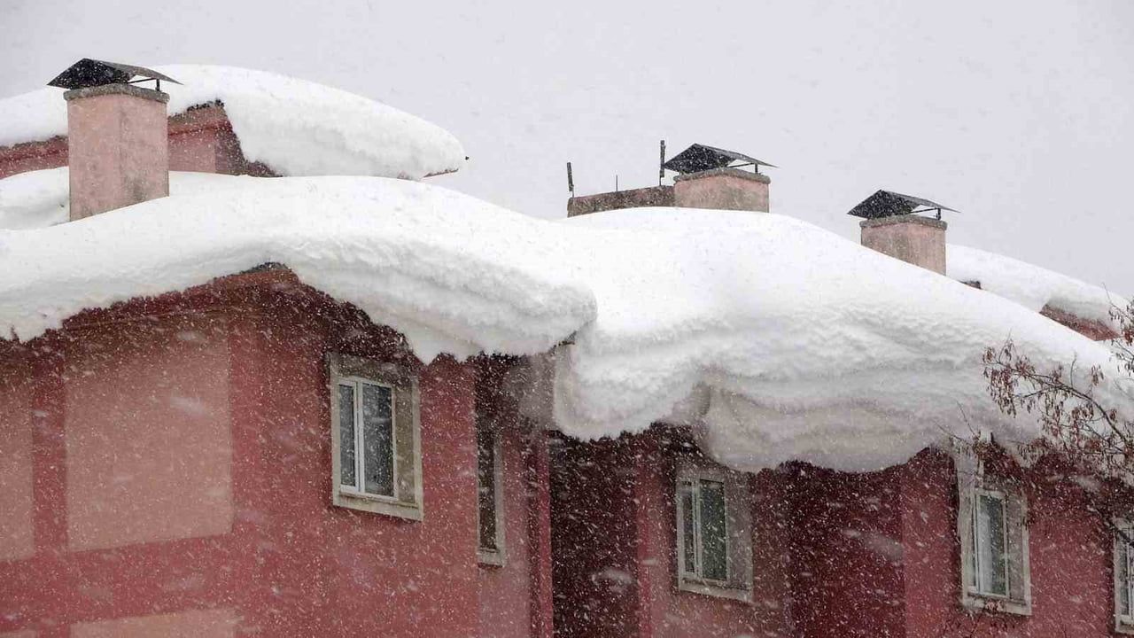 Bitlis'te Yoğun Kar Yağışı: 100 Köy Yolu Kapatıldı
