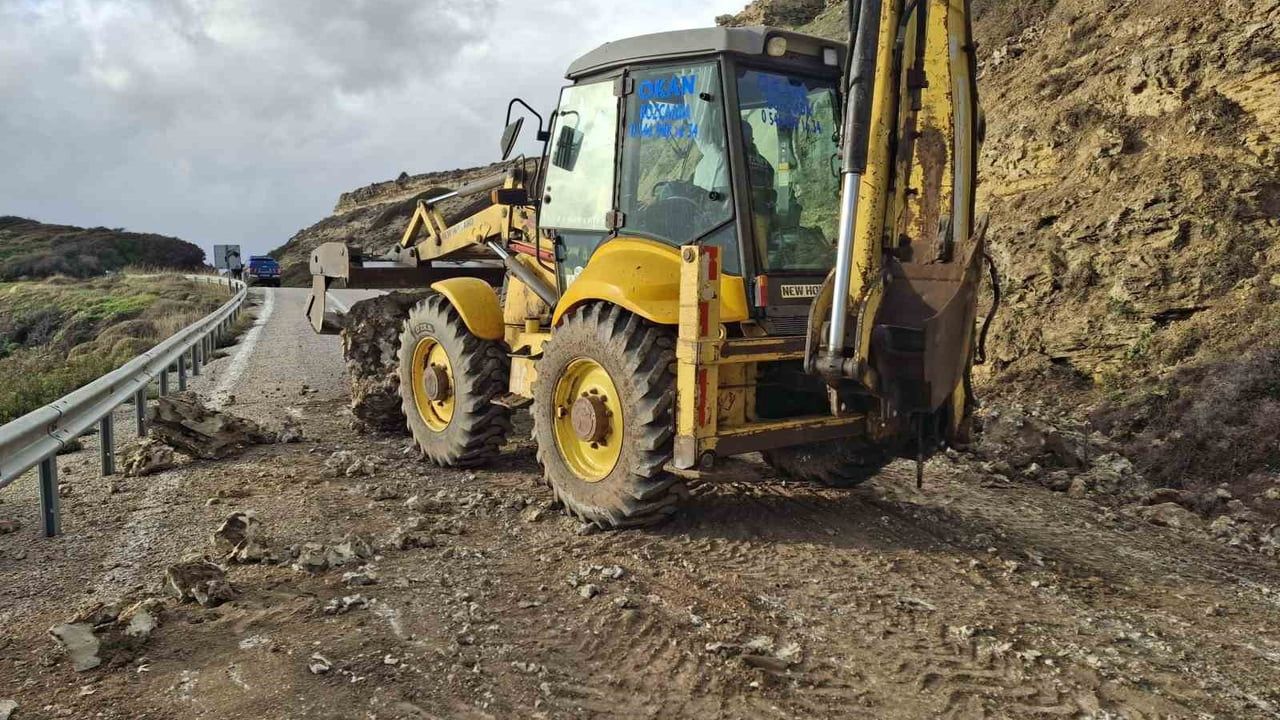 Bozcaada'da Aşırı Yağış Sebebiyle Heyelan