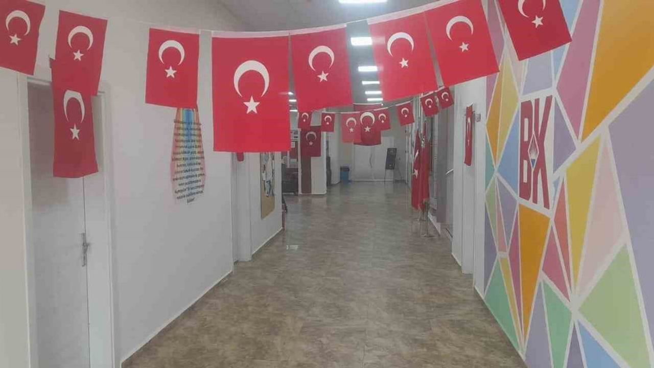 Efeler'de 'Bayrak Sevgisi' Dersiyle İkinci Döneme Merhaba