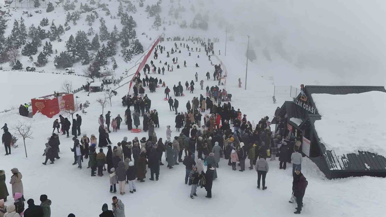 Ergan Kayak Merkezi Yüzde Yüz Dolulukla Kış Sezonuna Veda Etti