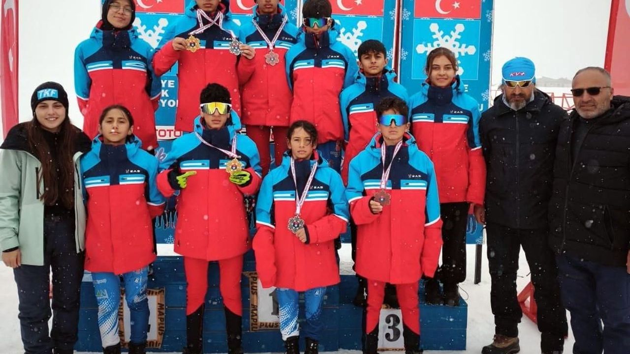 Erzincan Kayaklı Koşu Takımı Hakkari'den 6 Madalya ile Döndü