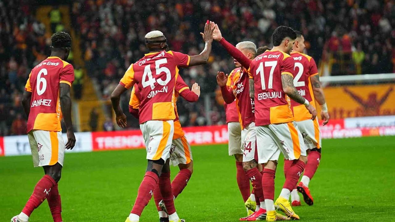 Galatasaray, Kayserispor'u 1-0 Önde Geçti