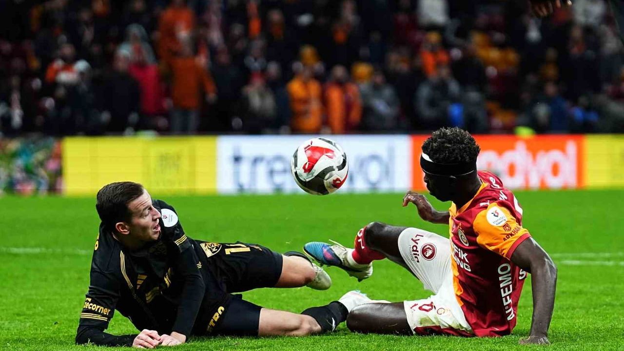 Galatasaray Kayserispor'u 4-0 Geçti