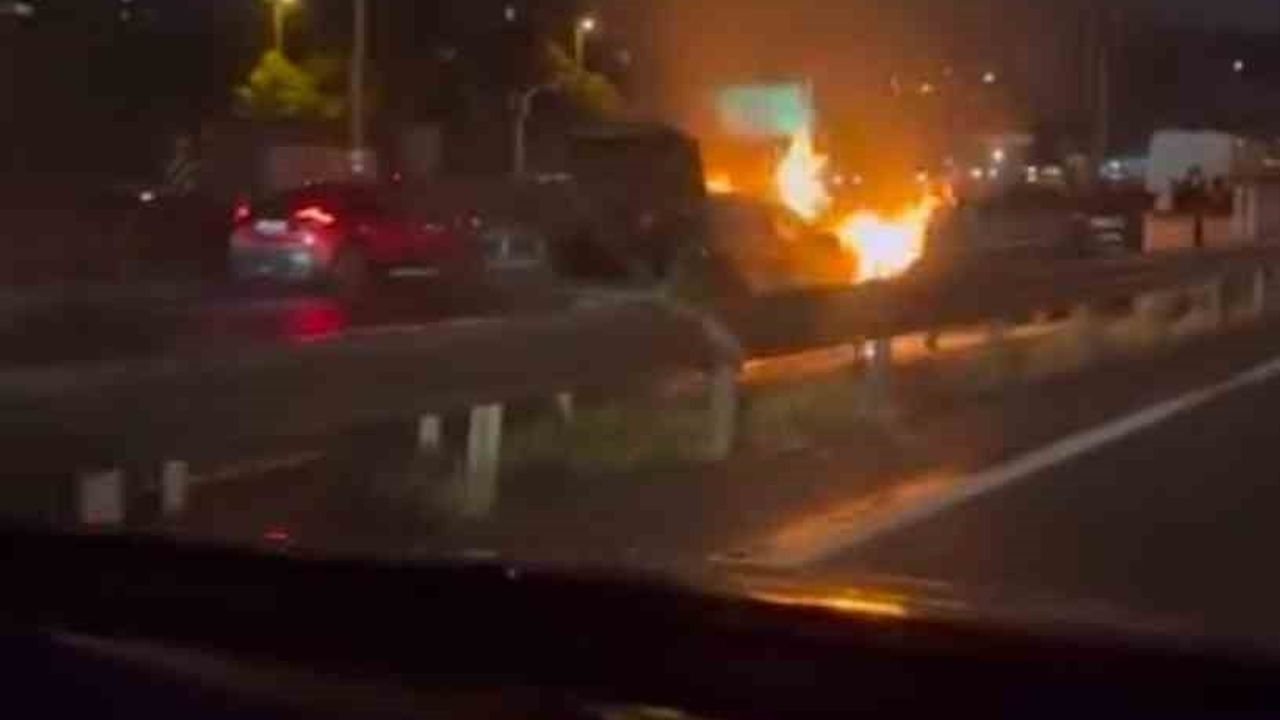 Haliç Köprüsü'nde Otomobil Yangını