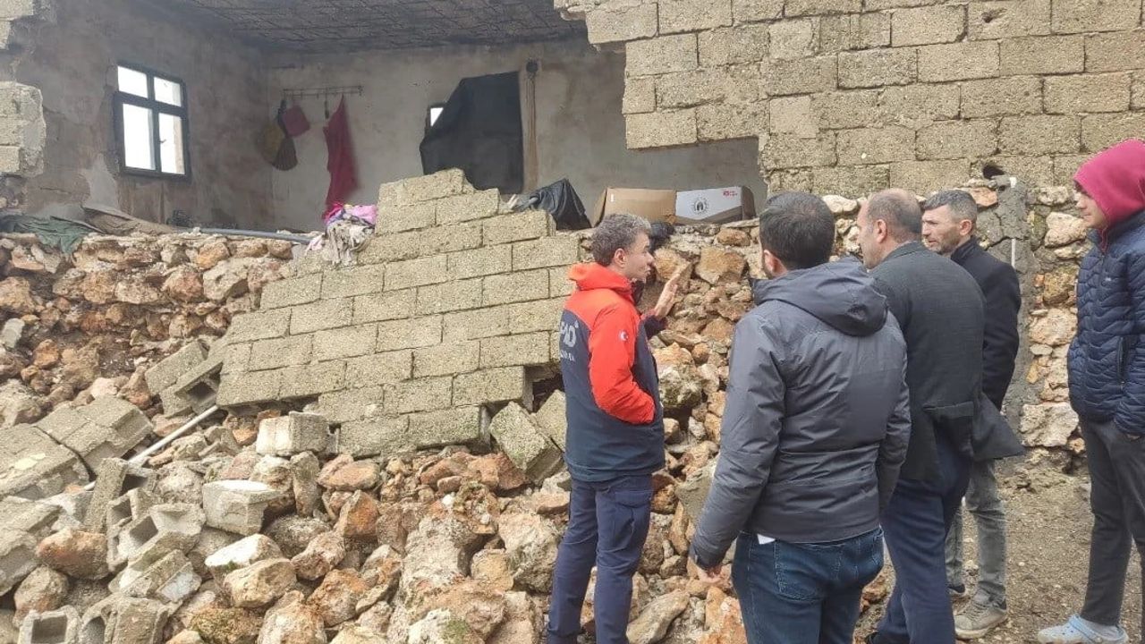 İdil'de Şiddetli Yağış Evi Yıktı