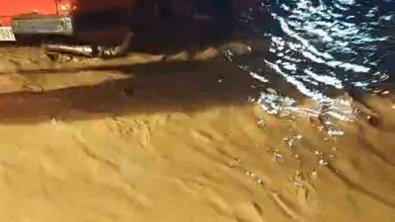 İncirliova'da Sağanak Sonrası Aile Kurtarıldı