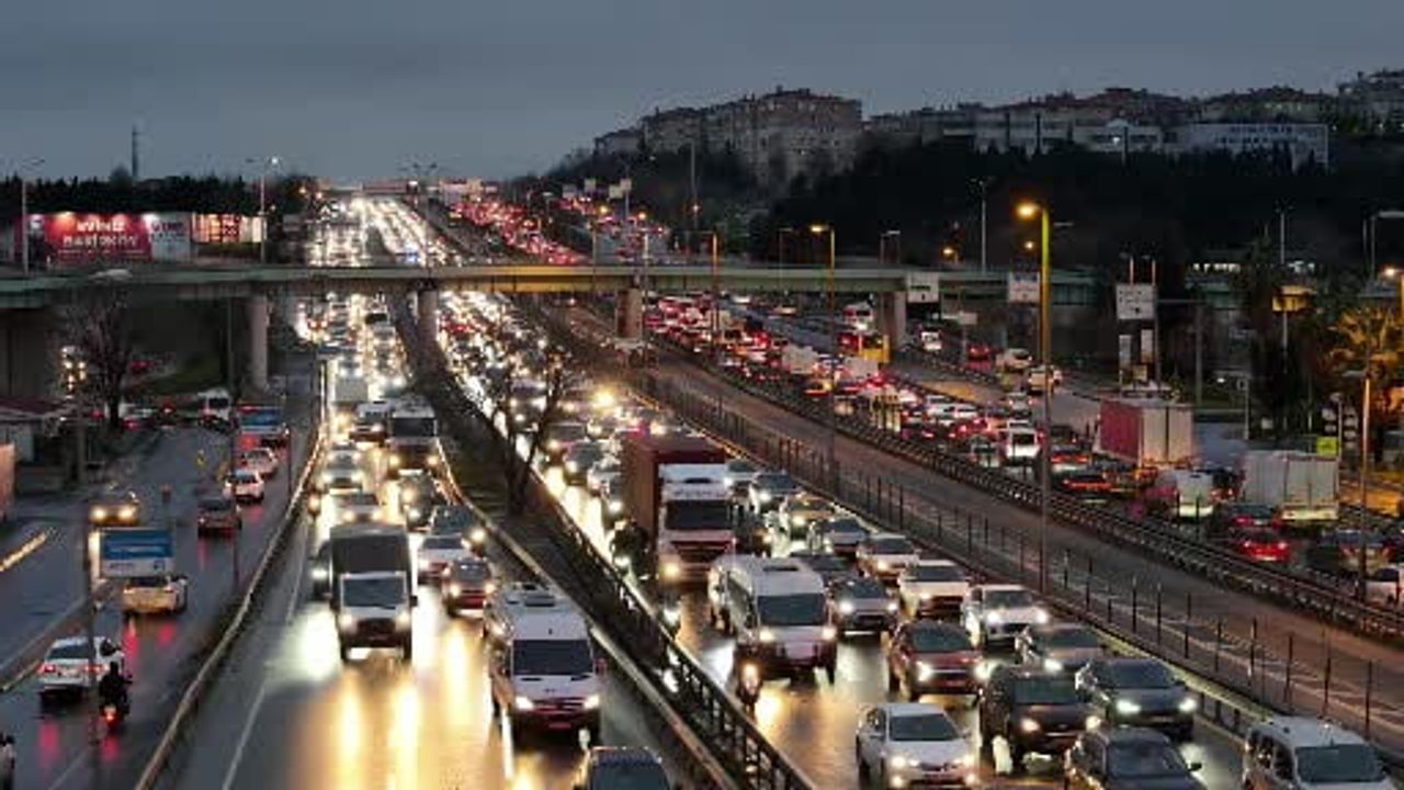 İstanbul Trafiği Ara Tatilde de Rahatlamıyor