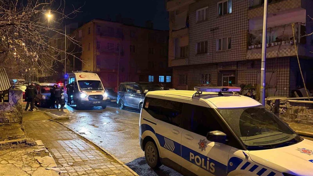 Kayseri'de Bıçaklı Kavga: 17 Yaşındaki Çocuk Yaralandı