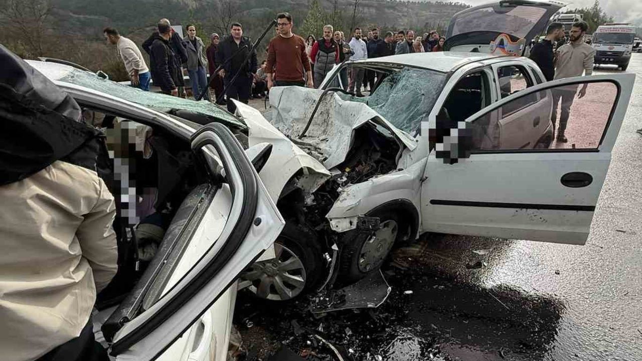 Korkunç Kaza Antalya-Isparta Yolunda: 6 Ölü, 6 Yaralı