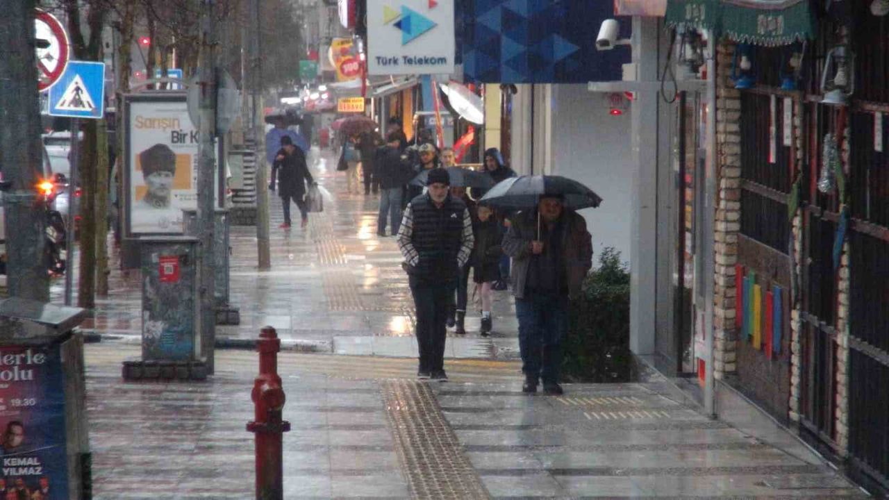 Manisa'da Etkili Sağanak Yağışlar