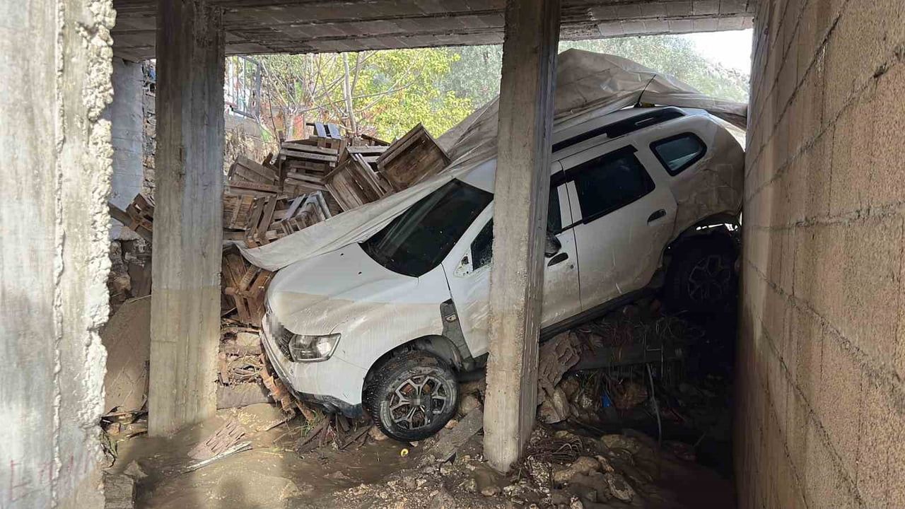 Mersin'de Sel Felaketi Büyüyor
