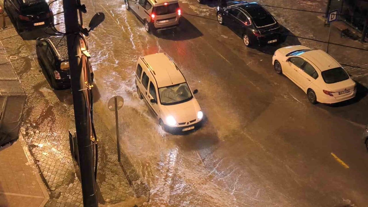 Muğla Menteşe'de Sağanak Yağış Hayatı Olumsuz Etkiledi