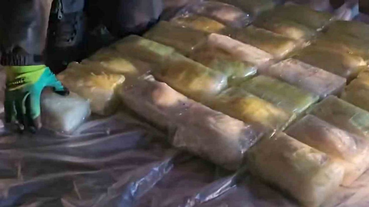 Şırnak'ta Başarılı Uyuşturucu Operasyonu: 142 Kilogram Metamfetamin Ele Geçirildi