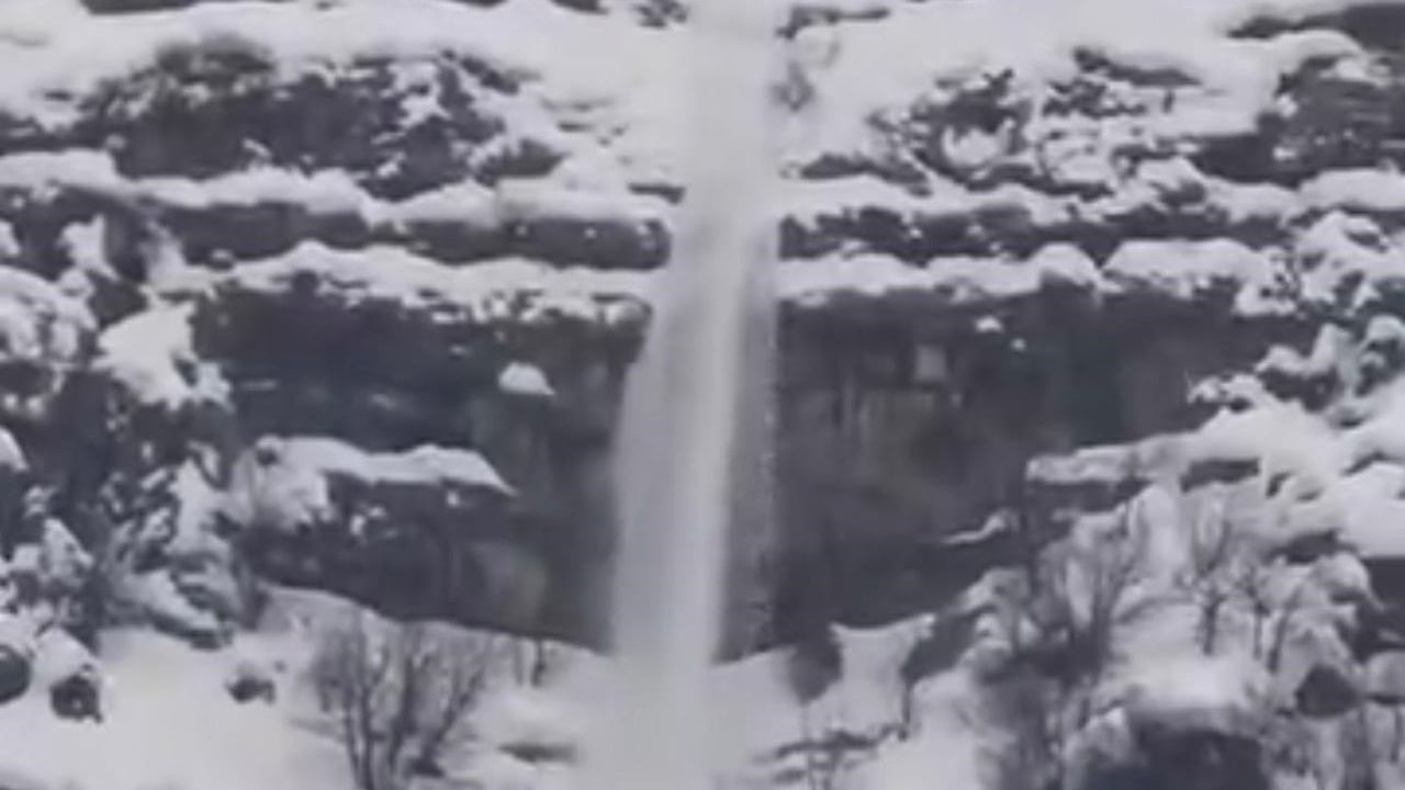 Şırnak’ta Çığ Düşüşü Anı Kameraya Yansıdı