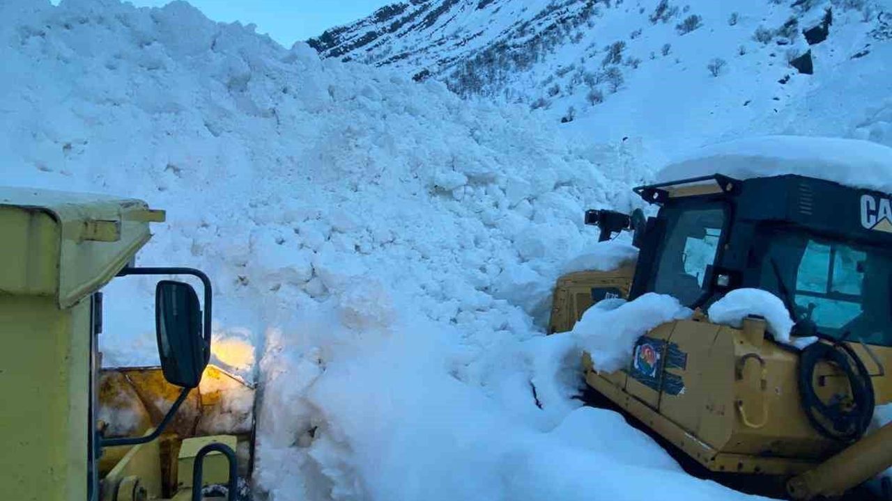 Şırnak’ta Çığ Felaketi: 4 Köy Yolu Ulaşım Dışında Kaldı