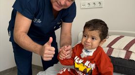 Kimyasal Sıvı İçecekten Kurtarılan Bebeğe Yeni Yemek Borusu