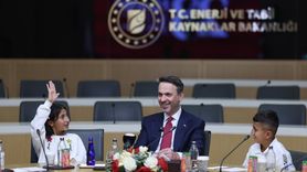 Enerji Bakanı Bayraktar, 23 Nisan'ı Öğrencilerle Kutladı