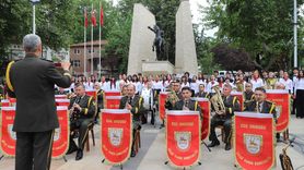Denizli'de Askeri Bando ve Öğrencilerden Birlikte Konser