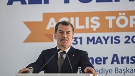 Zeytinburnu'nda Veliefendi Kapalı Yüzme Havuzu Açıldı