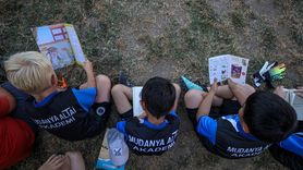 Bursa'da Geleceğin Futbolcuları Kitap Okumayı Unutmuyor