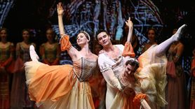 Bursa'da Kuğu Gölü Balesi Rüzgarı Esti