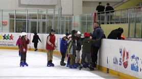 Erzurum'da Geleceğin Buz Hokeycileri Yetişiyor