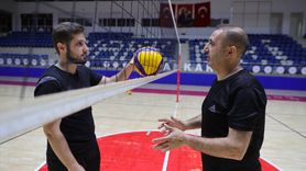 Hakkari'de Baba Oğul Voleybol Takımı Başarı İçin Mücadele Ediyor
