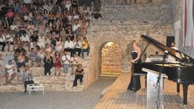 Ünlü Piyanist Rüya Taner, Anemurium Antik Kenti'nde Konser Verdi