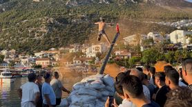 Antalya'da Yağlı Direk Yarışması Coşkusu