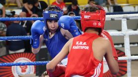 Bayburt'ta Üst Minik Boks Şampiyonası Devam Ediyor