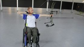 Felçli Eşini Okçuluk Hedefine Taşıyan Destekçi Eş