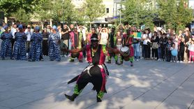 Renkli Kortej Yürüyüşü ile Priştine'de Dans Festivali Coşkusu