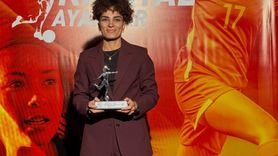 Dilan Bora'ya Yılın Defans Oyuncusu Ödülü Kutlaması