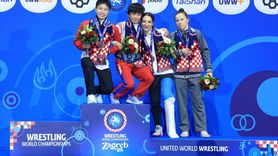 Evin Demirhan Yavuz'un Madalya Töreni: Rakipleri Tarafından Taşındı