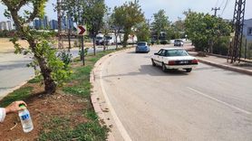 Adana'da Keskin Viraj Tehlikesi: Esnaf Önlem Aldı