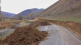 Bayburt'ta Köy Yollarında Genişletme Çalışmaları Sürüyor