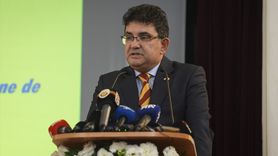 Dursun Özbek'e 2025 Yılının Frankofon Kişiliği Ödülü Verildi