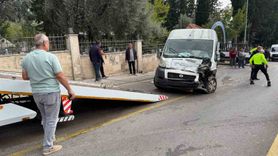 Fethiye'de Freni Patlayan Kamyon, Öğrenci Servisine Çarptı