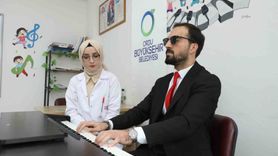 Görme Engeline Rağmen Piyano Çalıyor
