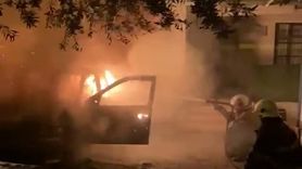 Hatay'da Park Halindeki Otomobil Alev Alev Yandı