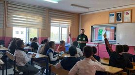 Kars'ta Yeşilay Minik Yüreklere Dokunuyor