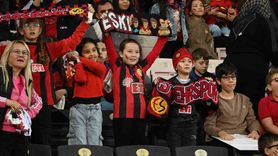Minik Taraftarlar 'Kucak Dolusu Hayaller' ile Stadyumda