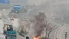 Pamukova'da Seyir Halindeki Otomobil Alev Aldı