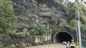 Sarp Sınır Kapısı'nda Heyelan: Yol Kapatıldı Ama Kısa Sürede Yeniden Açıldı