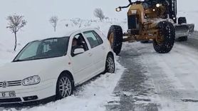 Aksaray'da Kar Yağışı Nedeniyle Araçlar Kurtarılıyor