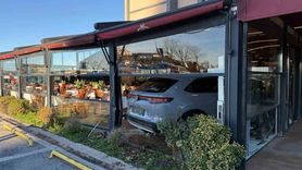 Cahit Berkay'ın Restorana Araçla Girişi: Olay Anı ve İzlenimler