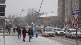 Erzurum'da Yoğun Kar Yağışı Hayatı Durma Noktasına Getirdi