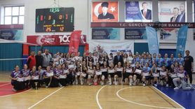 Hürriyet Ortaokulu Yıldız Kızlar Voleybol Şampiyonu Oldu